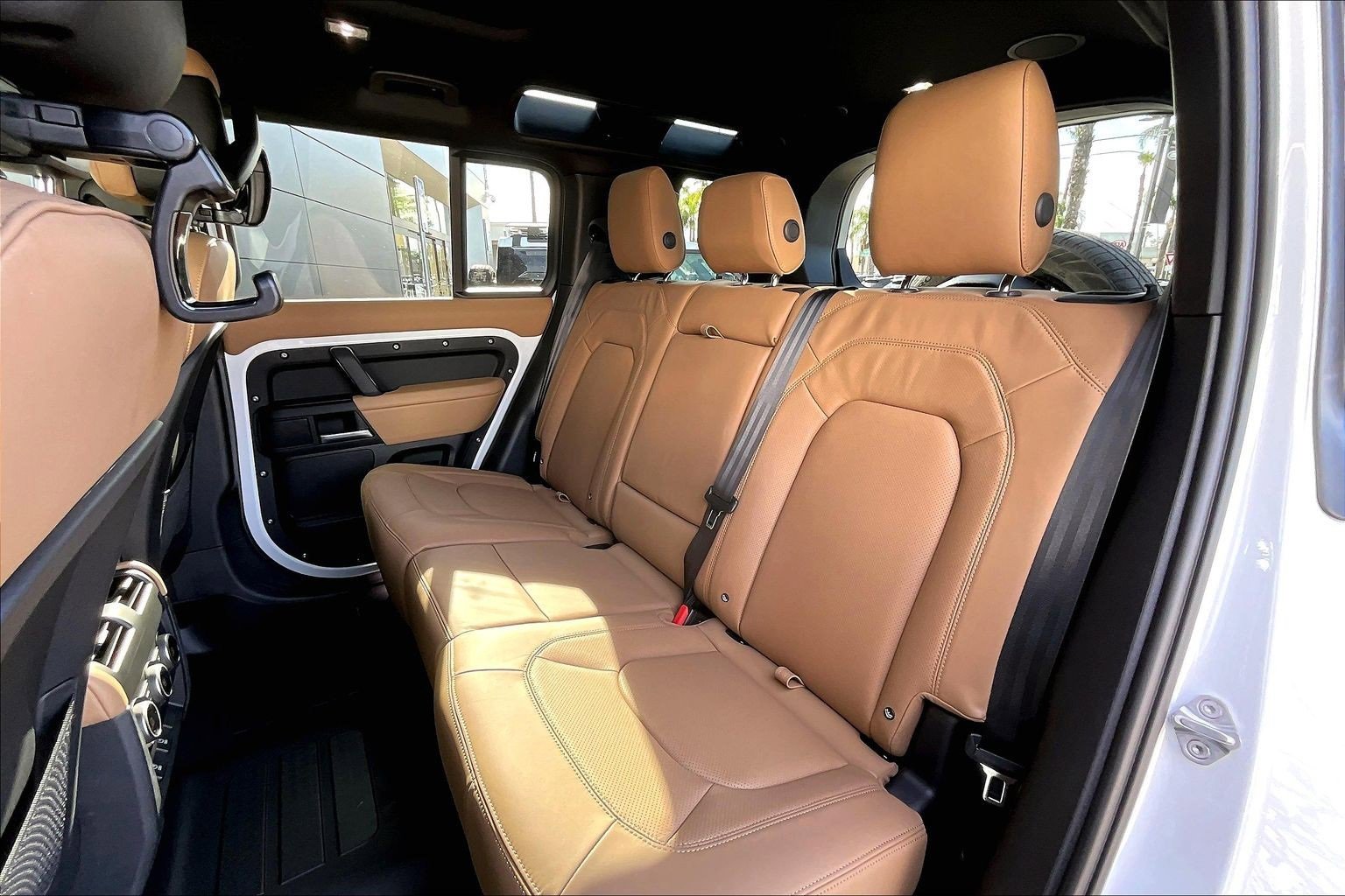 New 2026 Land Rover Defender 110 X-Dynamic SE image 10