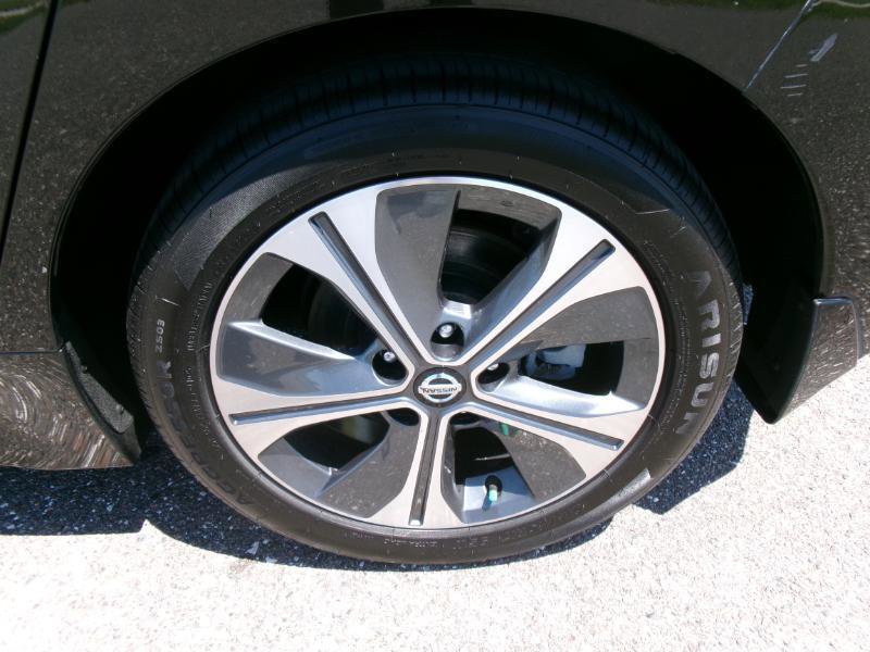 Used 2018 Nissan Leaf SV w/ SV Technology Package FWD image 12