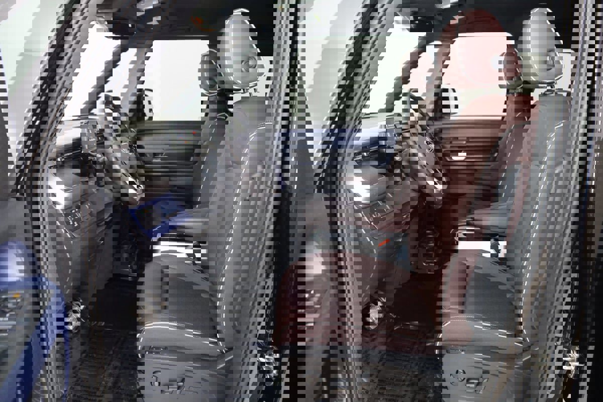 Used 2025 Volkswagen ID. Buzz Pro S image 11