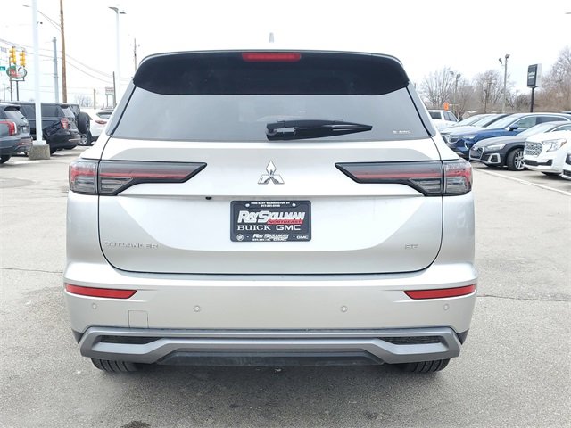Used 2025 Mitsubishi Outlander SE image 5