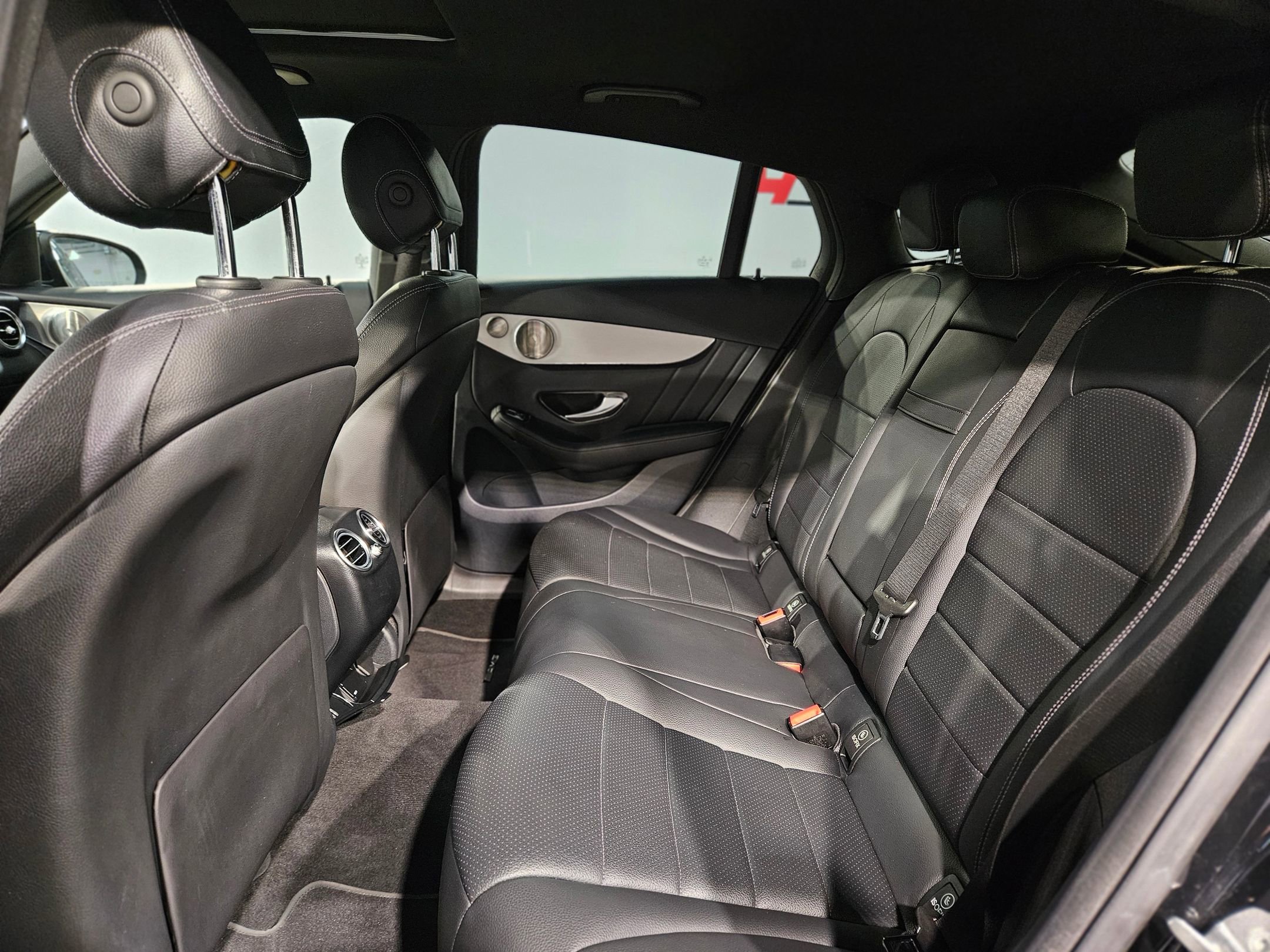 Used 2021 Mercedes-Benz GLC 300 4MATIC Coupe image 37