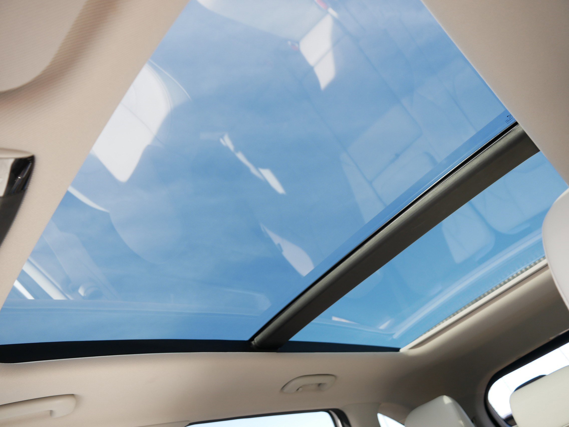 Certified 2025 Kia Sorento S w/ Panoramic Sunroof Package image 31