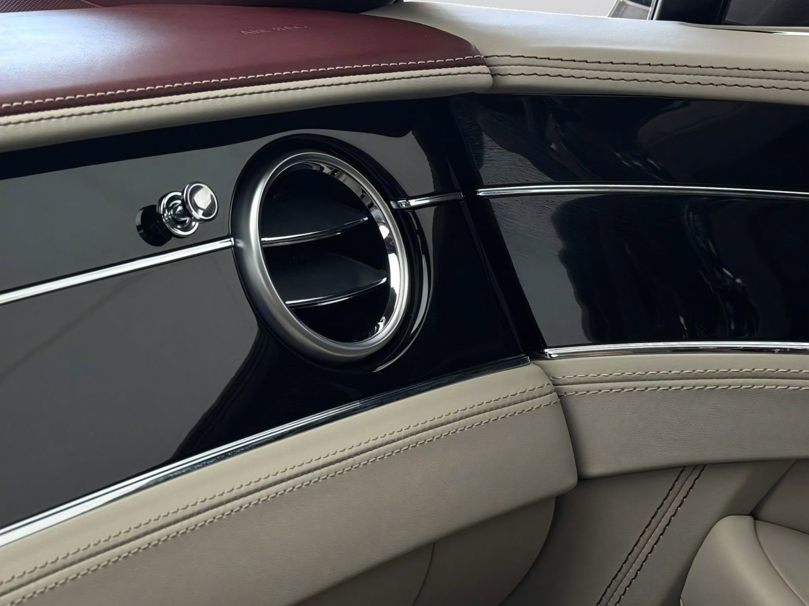 Used 2024 Bentley Continental GT AWD/4WD image 20