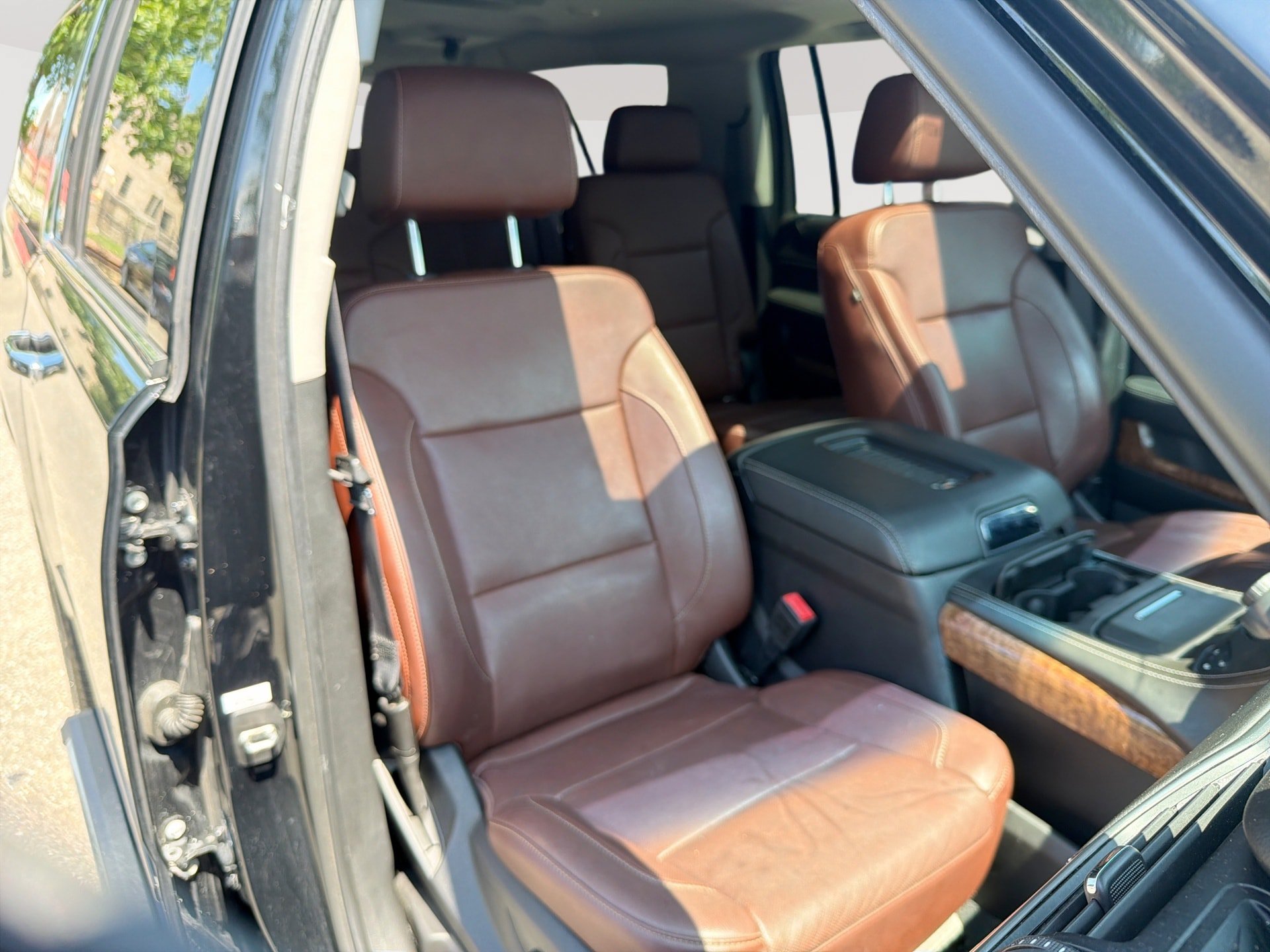 Used 2019 Chevrolet Suburban Premier w/ Premier Plus Edition AWD/4WD image 14