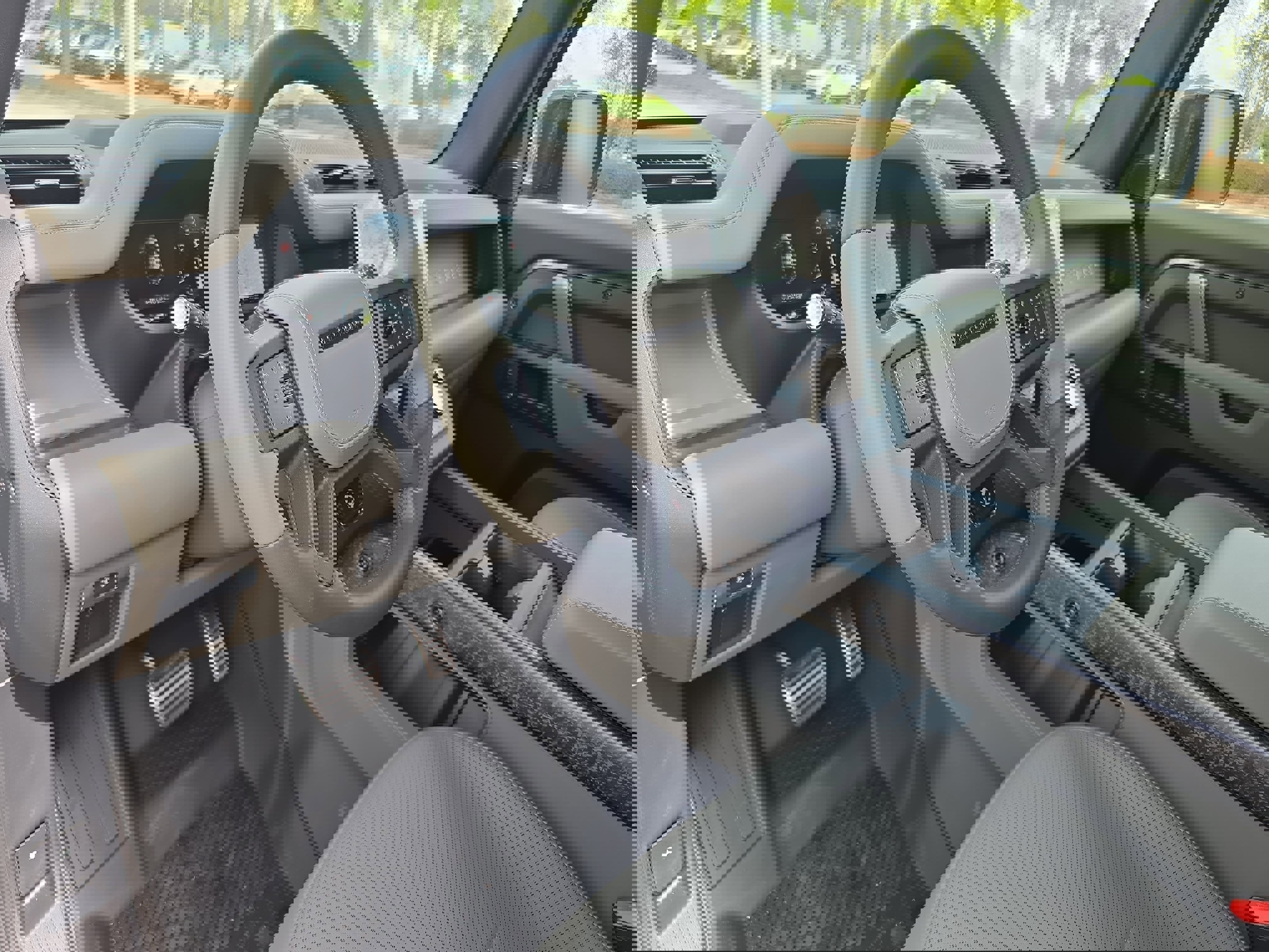 Certified 2025 Land Rover Defender 110 image 15