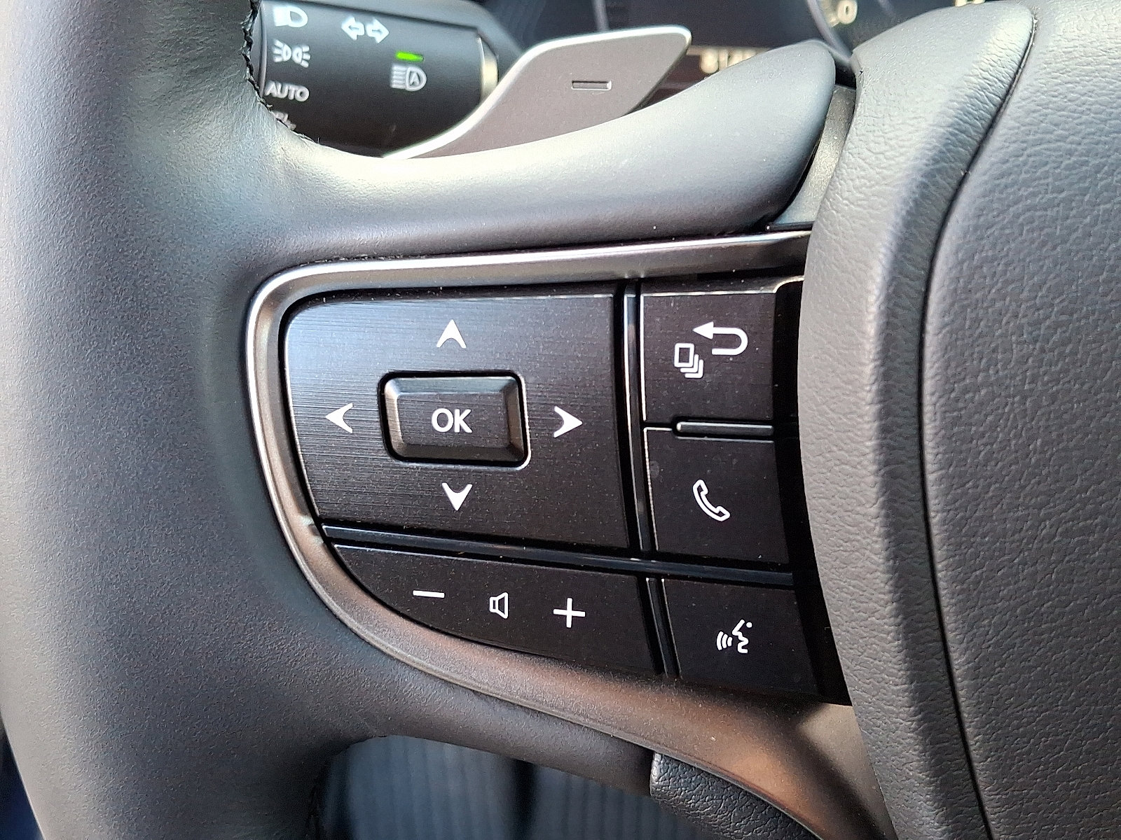 Certified 2023 Lexus ES 350 w/ Premium Package image 22