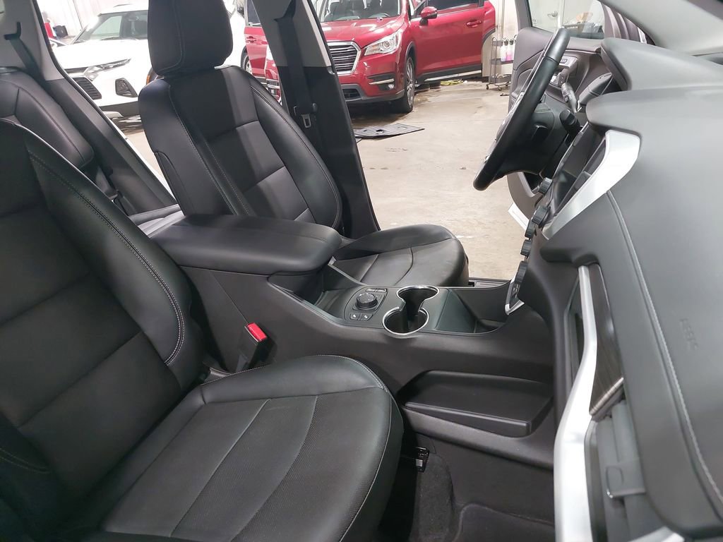 Used 2024 GMC Terrain SLT image 10