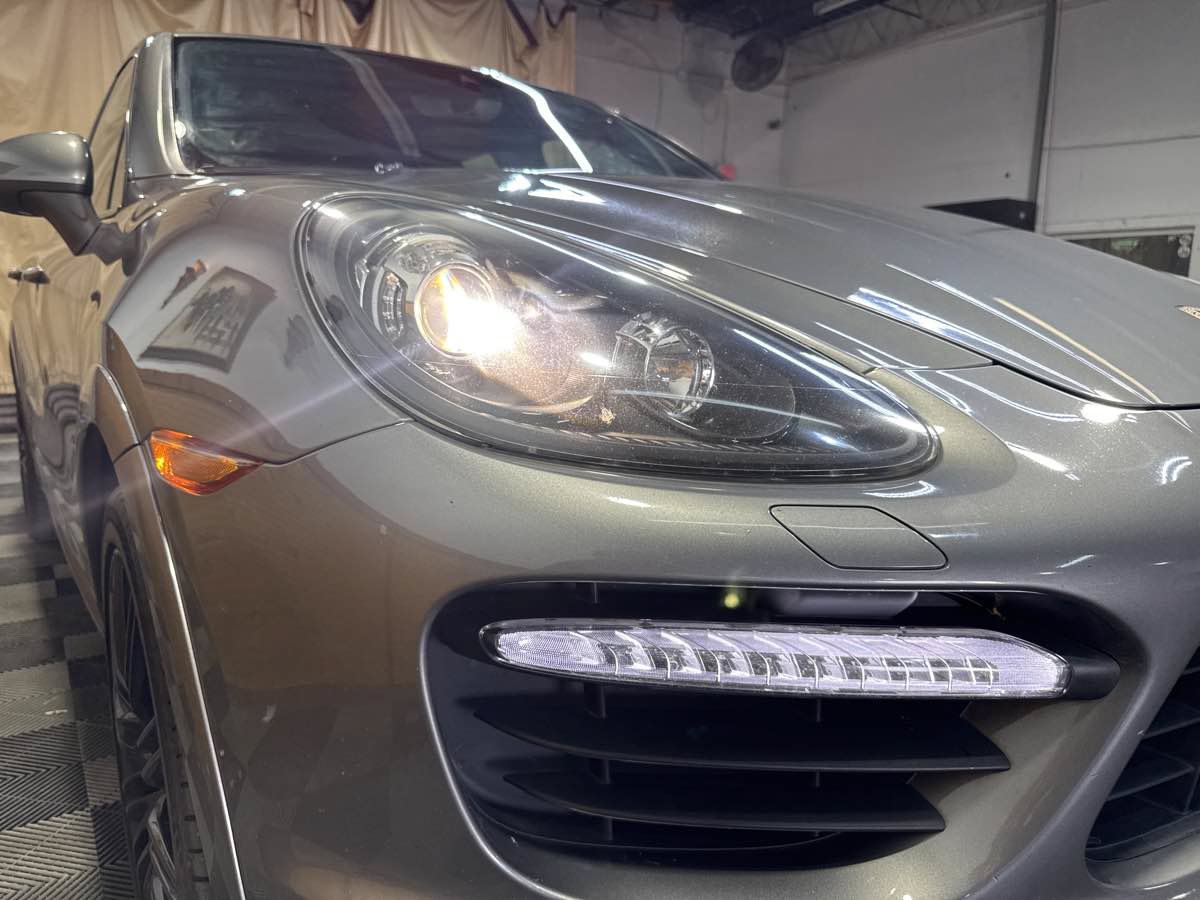 Used 2014 Porsche Cayenne GTS AWD/4WD image 8