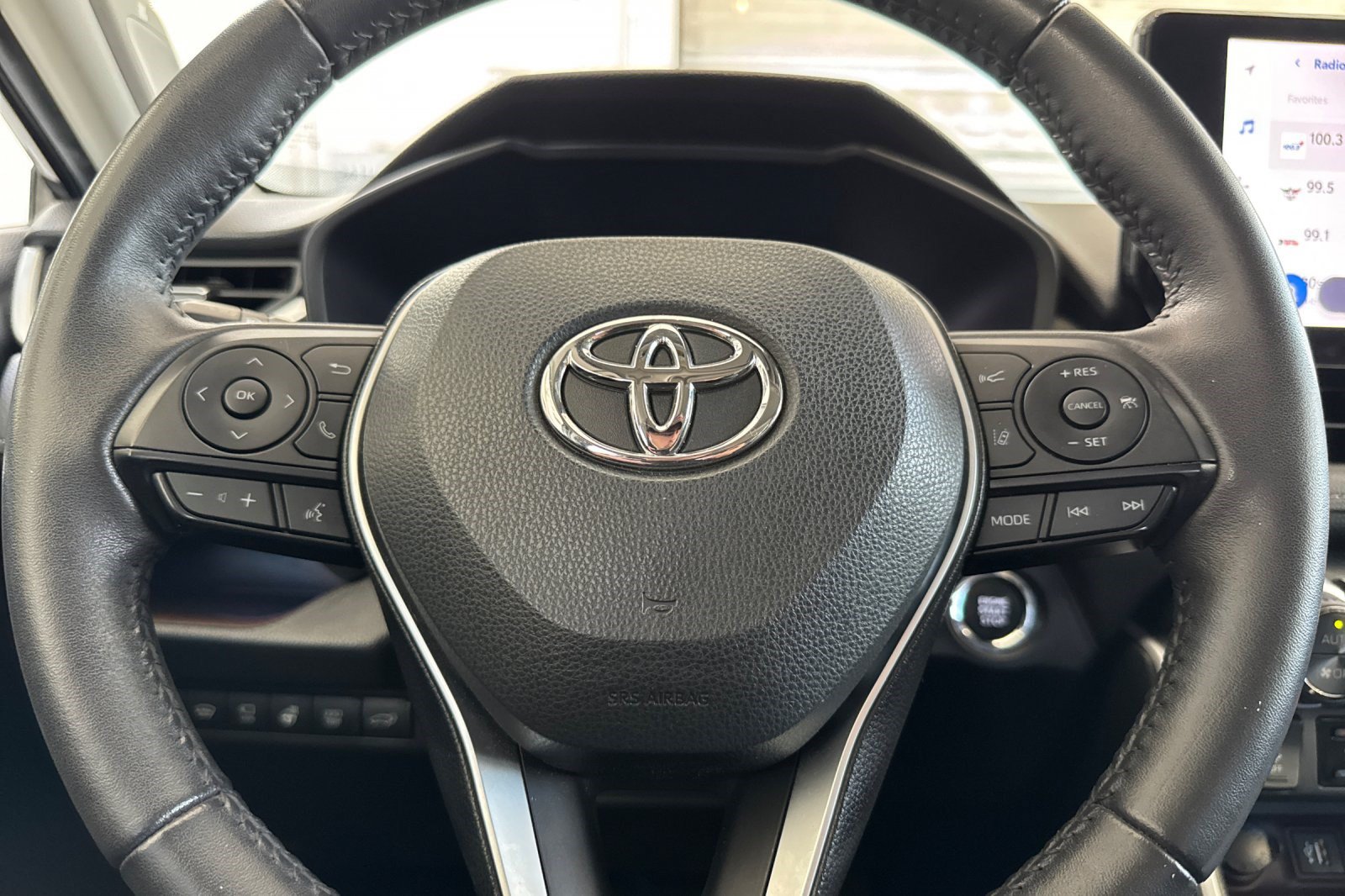 Used 2023 Toyota RAV4 Limited AWD/4WD image 30