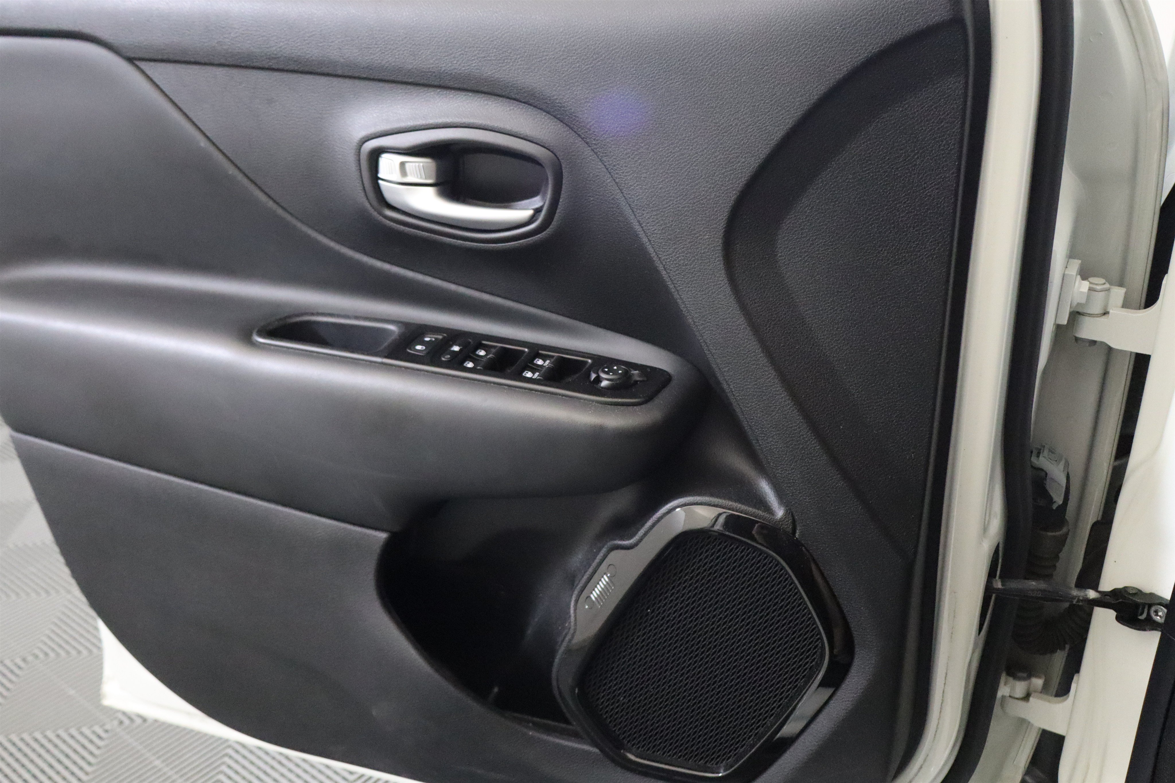 Used 2020 Jeep Renegade Altitude AWD/4WD image 31
