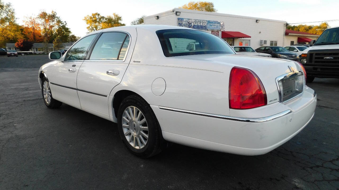 Used 2004 Lincoln Town Car Signature image 9