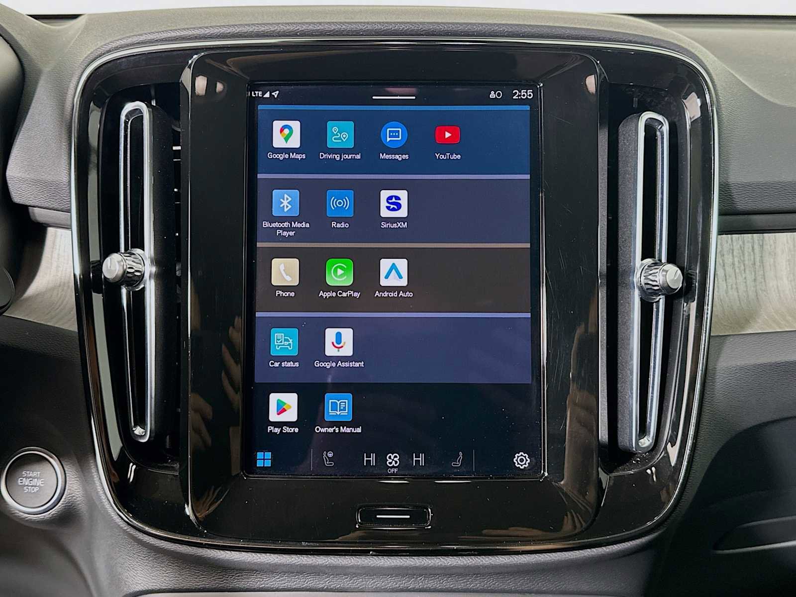 Used 2023 Volvo XC40 B4 Core w/ Convenience Package image 13