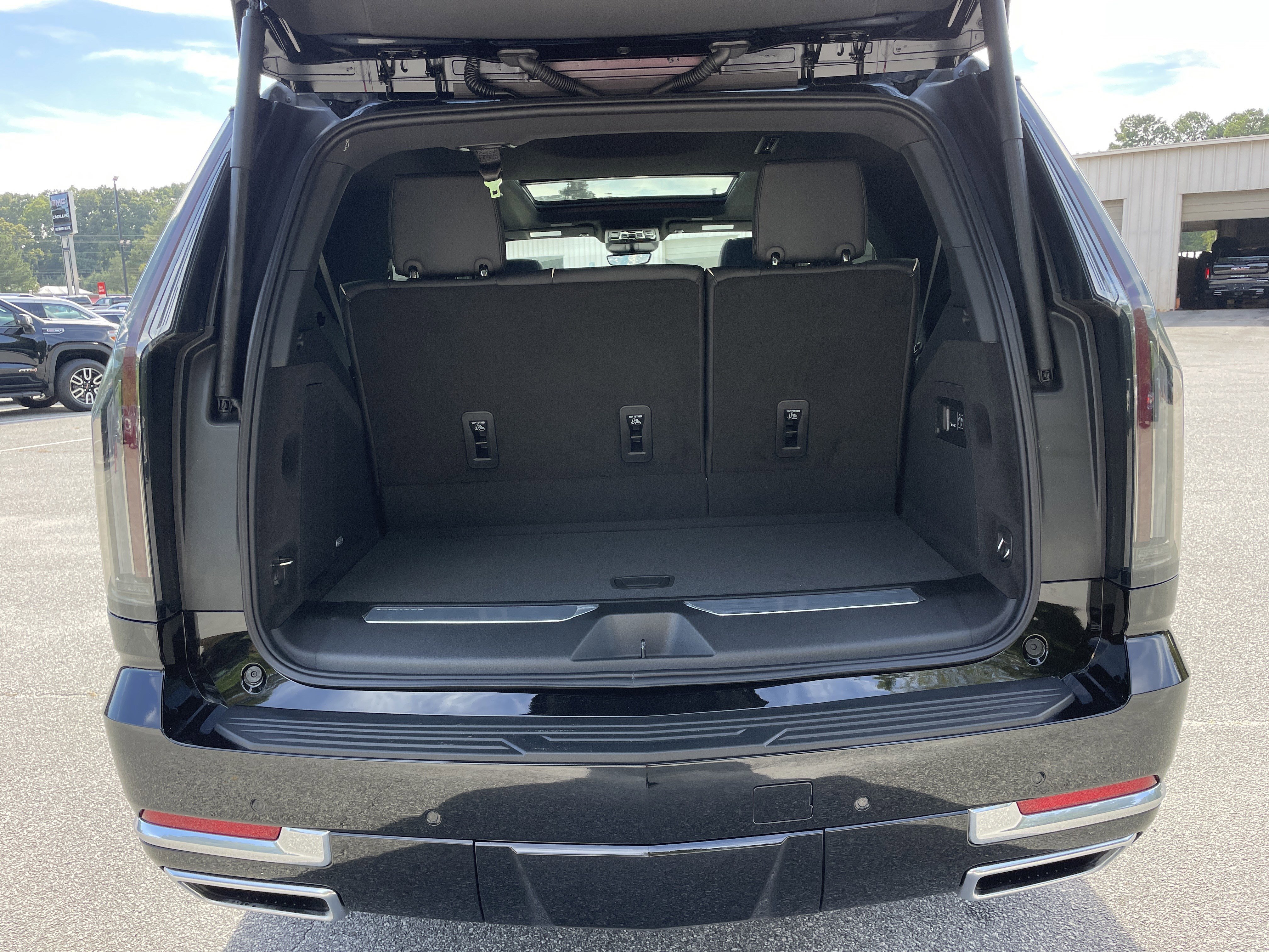 New 2026 Cadillac Escalade Luxury image 6