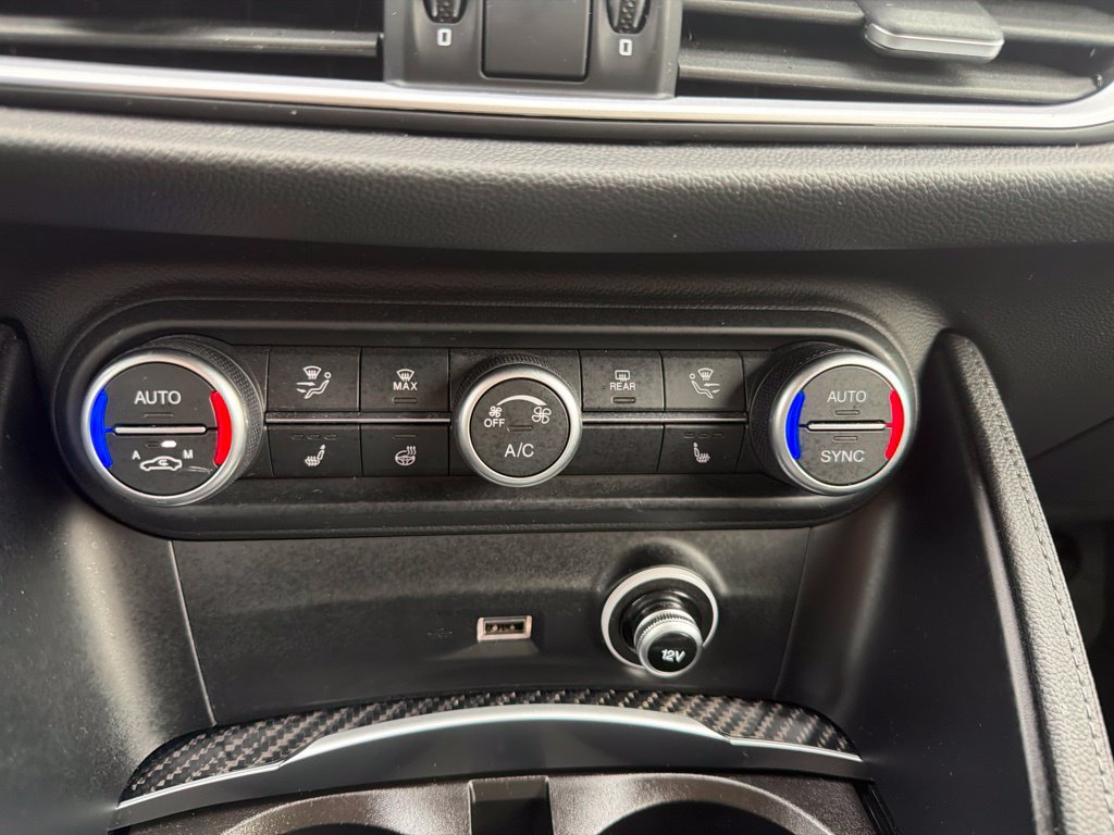 Used 2023 Alfa Romeo Stelvio Estrema AWD/4WD image 27