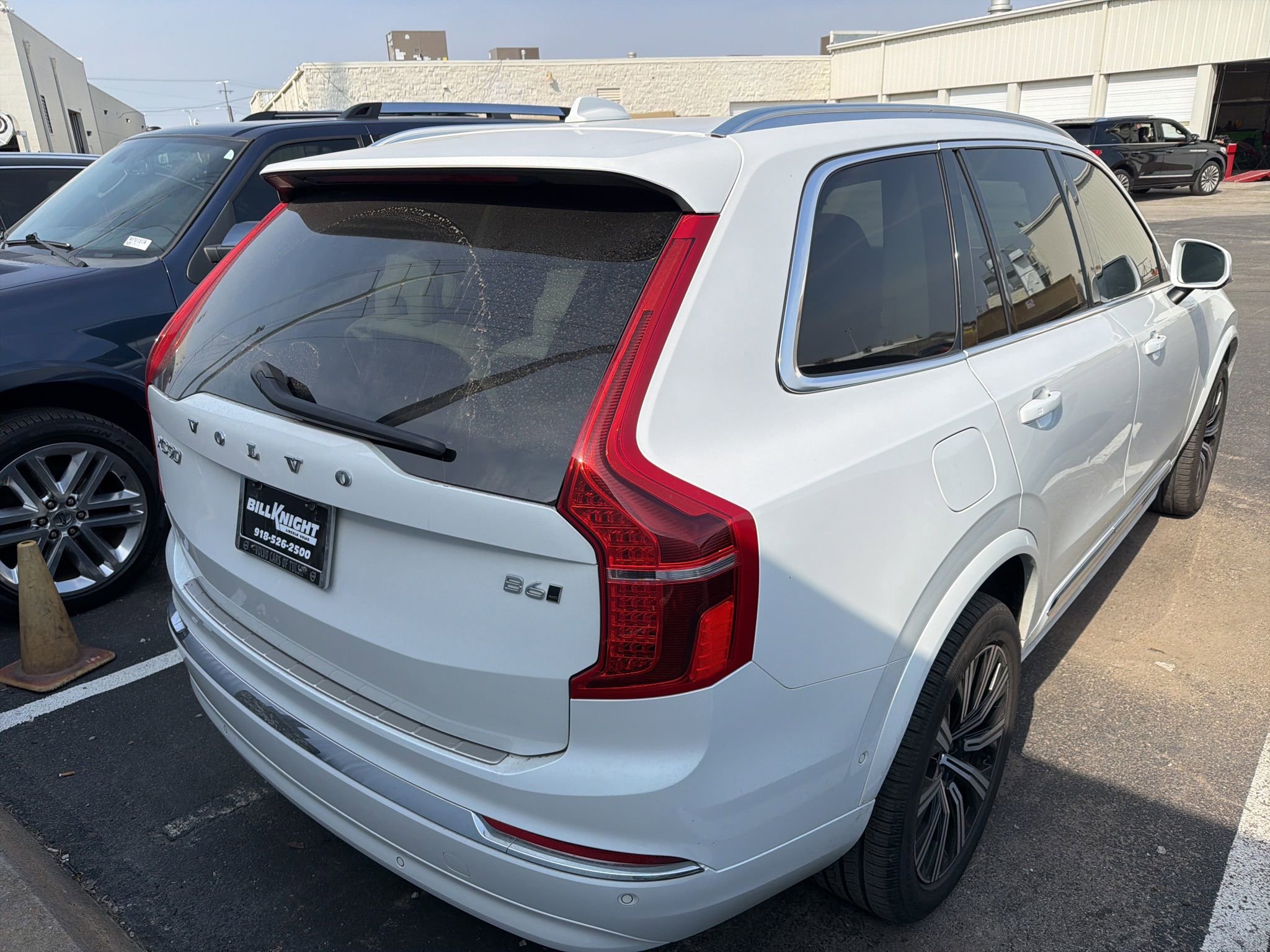 Used 2023 Volvo XC90 B6 Plus image 8