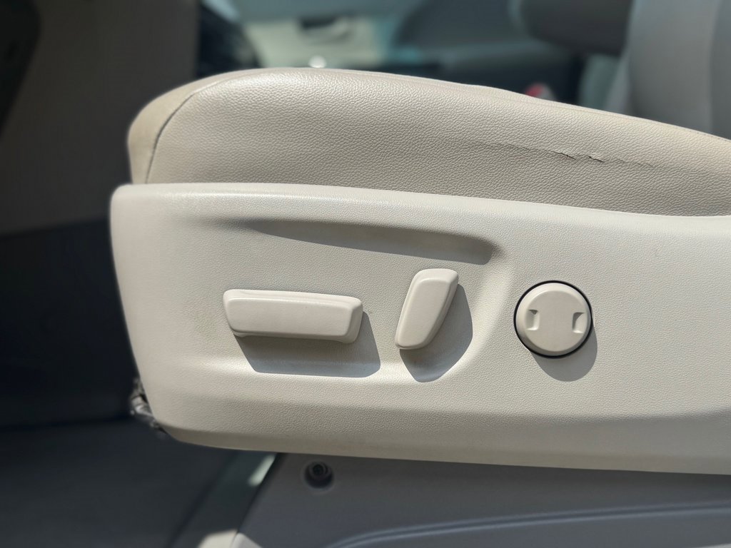 Used 2013 Toyota Sienna LE image 9