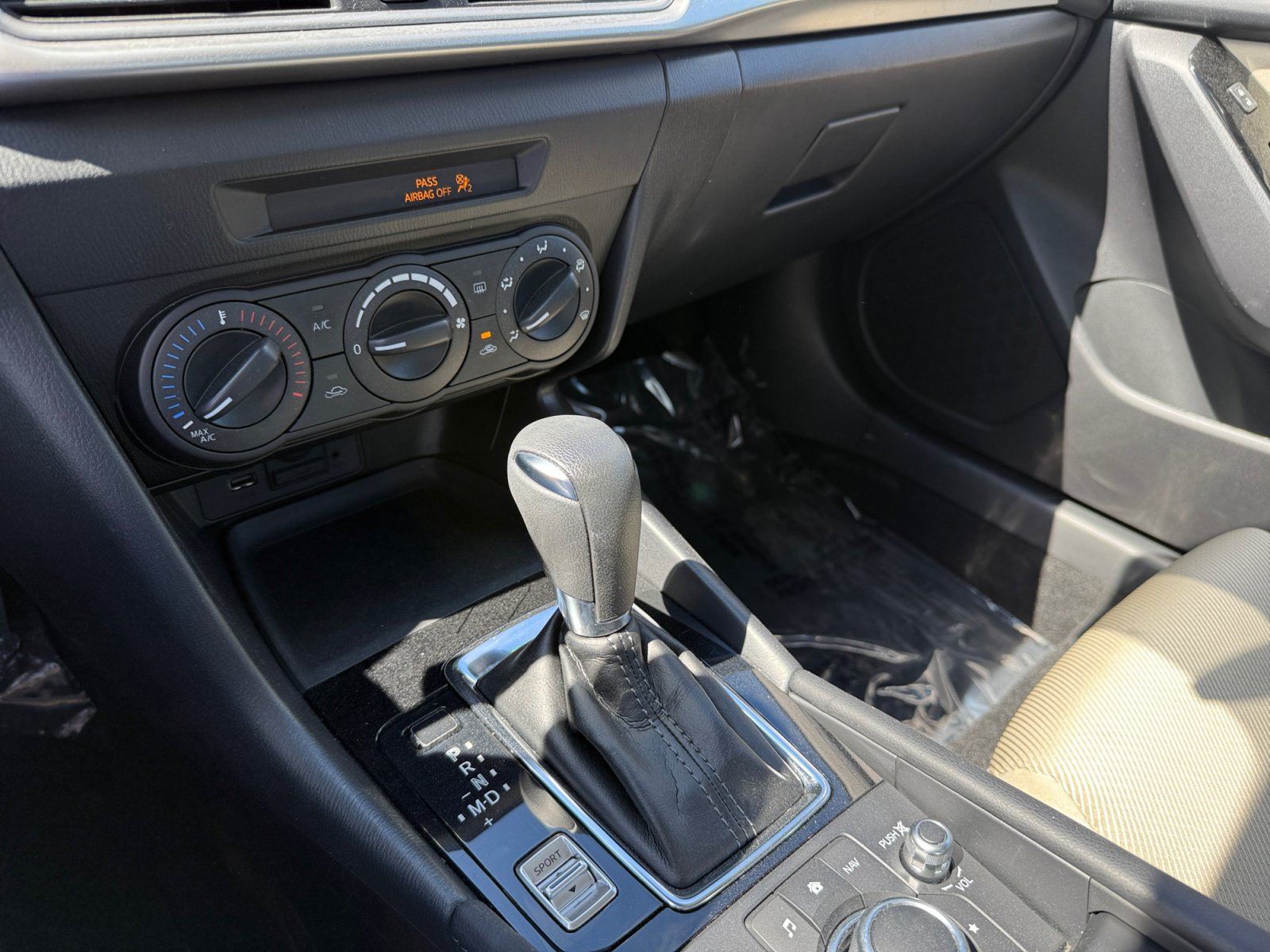 Used 2018 MAZDA MAZDA3 Sport FWD image 13