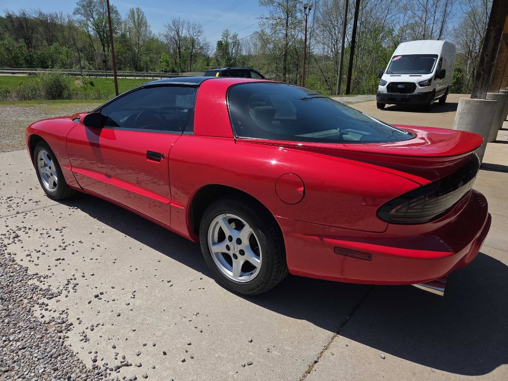 Used 1995 Pontiac Firebird Formula RWD image 2