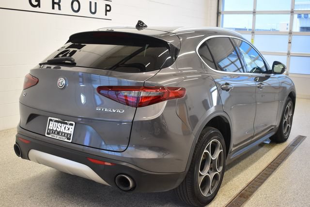 Used 2018 Alfa Romeo Stelvio Ti AWD/4WD image 4