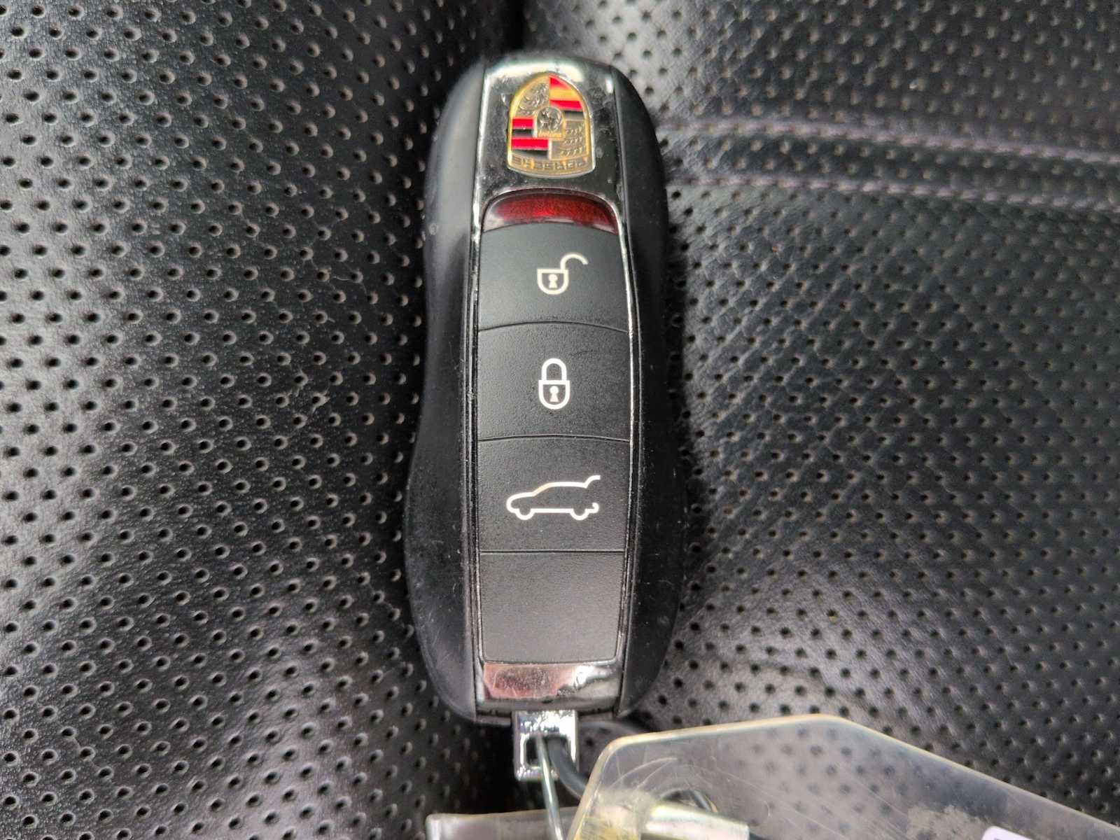 Used 2018 Porsche Macan AWD/4WD image 36