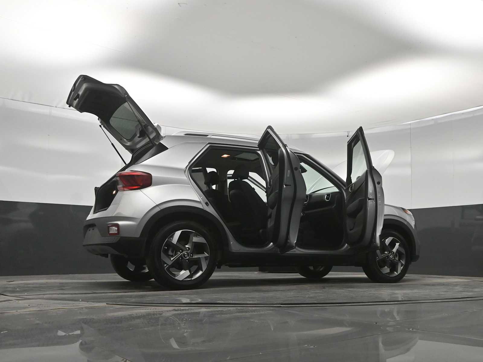 Used 2024 Hyundai Venue SEL FWD image 44