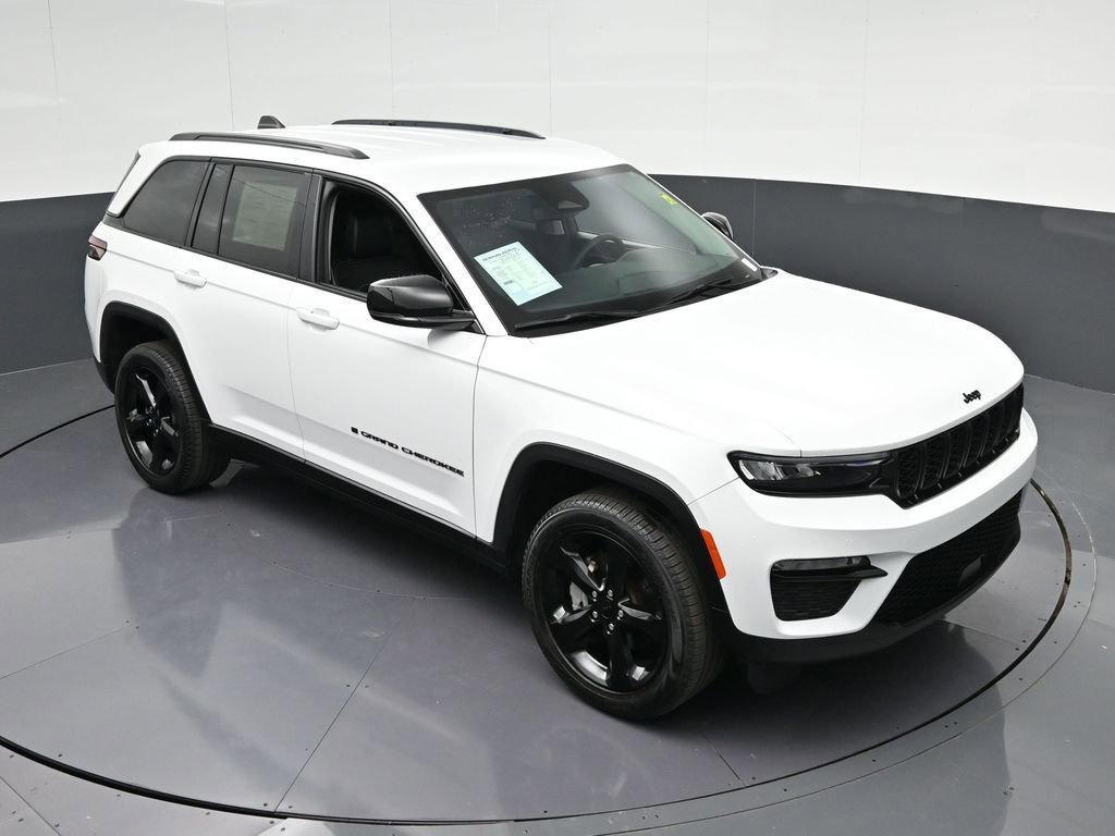 Used 2024 Jeep Grand Cherokee Limited w/ Black Appearance Package AWD/4WD image 28