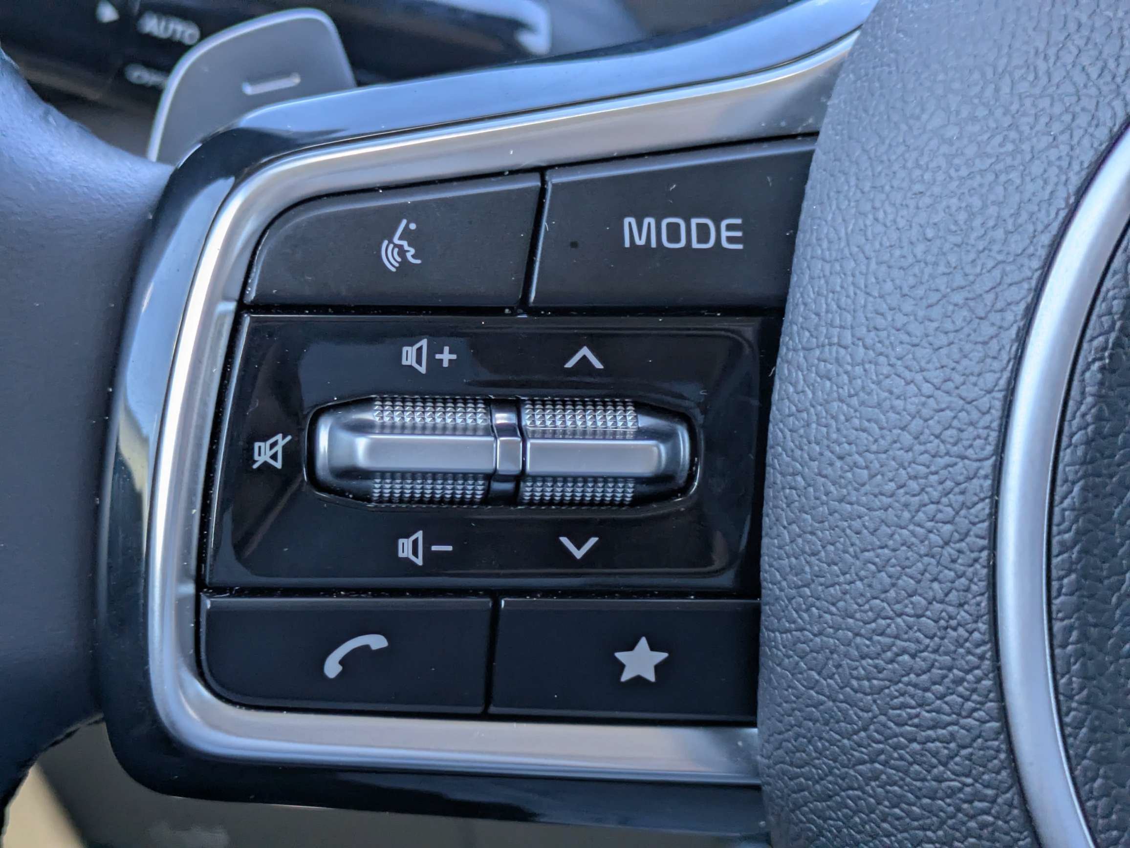 Certified 2025 Kia Carnival EX FWD image 31