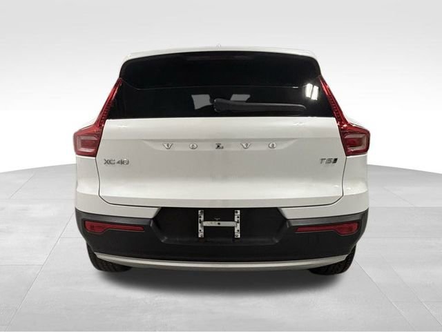 Used 2022 Volvo XC40 T5 Inscription w/ Climate Package image 9