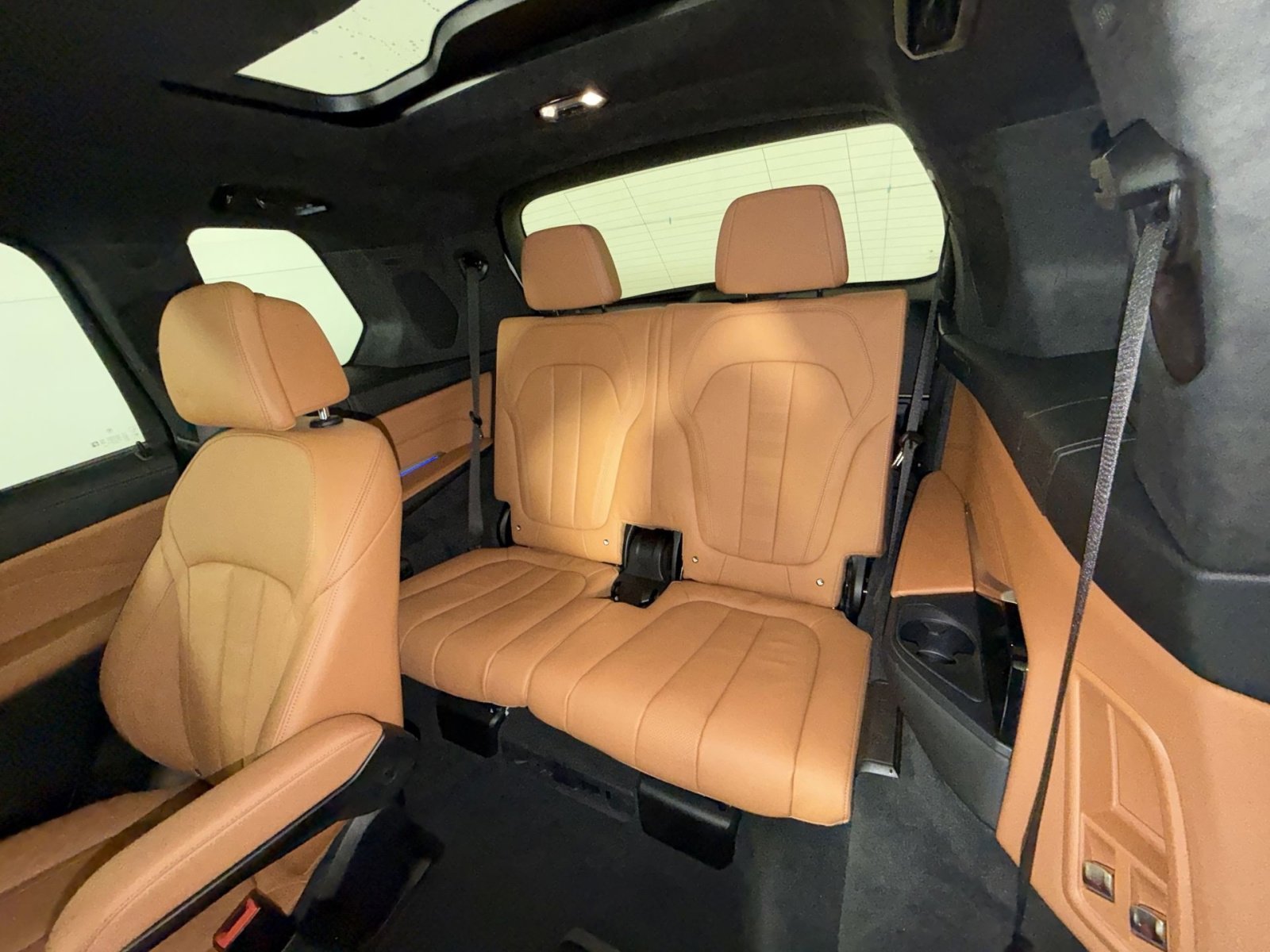 Used 2022 BMW X7 M50i w/ Dynamic Handling Package image 26