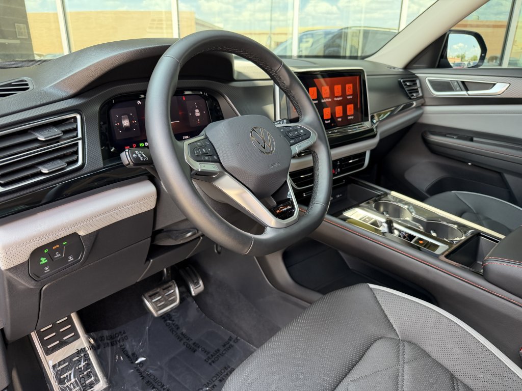 Used 2025 Volkswagen Atlas Peak Edition SE AWD/4WD image 32