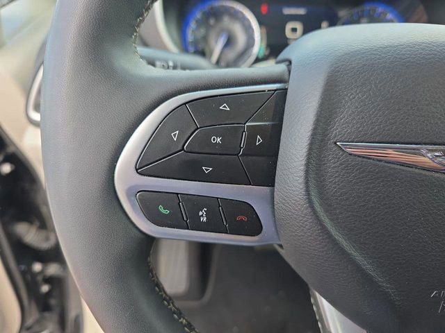 Certified 2024 Chrysler Pacifica Touring-L image 33