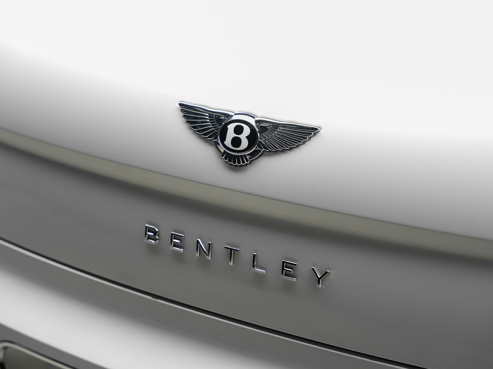 Used 2022 Bentley Flying Spur Plug-In Hybrid AWD/4WD image 14
