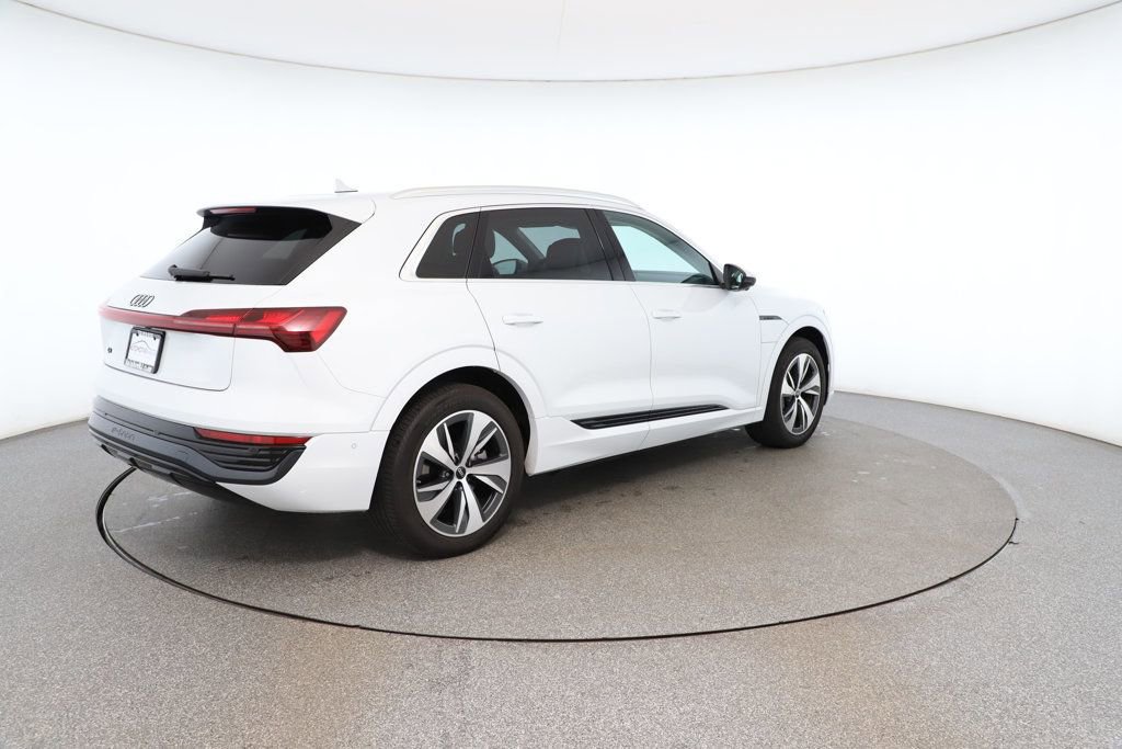 Used 2024 Audi Q8 e-tron Premium Plus w/ Premium Plus Package image 5