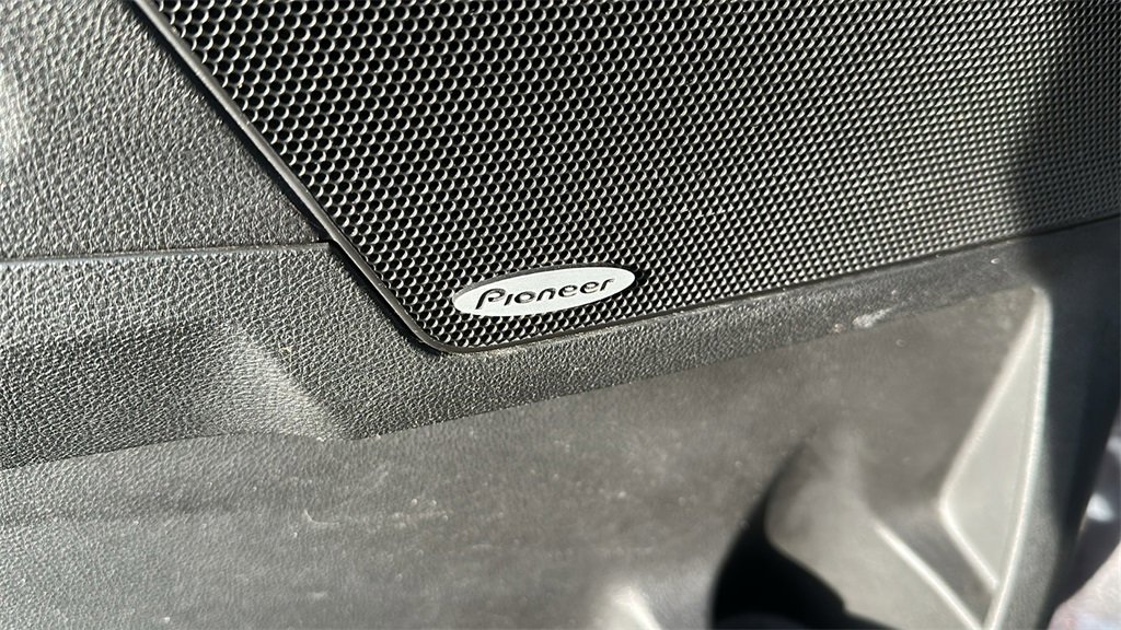 Used 2016 Chevrolet Equinox LTZ w/ Enhanced Convenience Package image 13