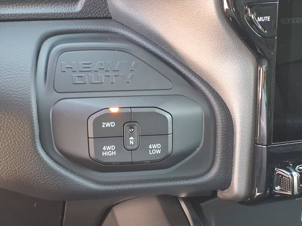 New 2026 RAM 2500 Laramie AWD/4WD image 32