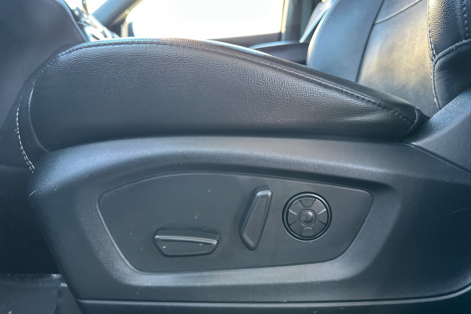 Used 2023 Ford Explorer ST w/ Equipment Group 401A AWD/4WD image 13