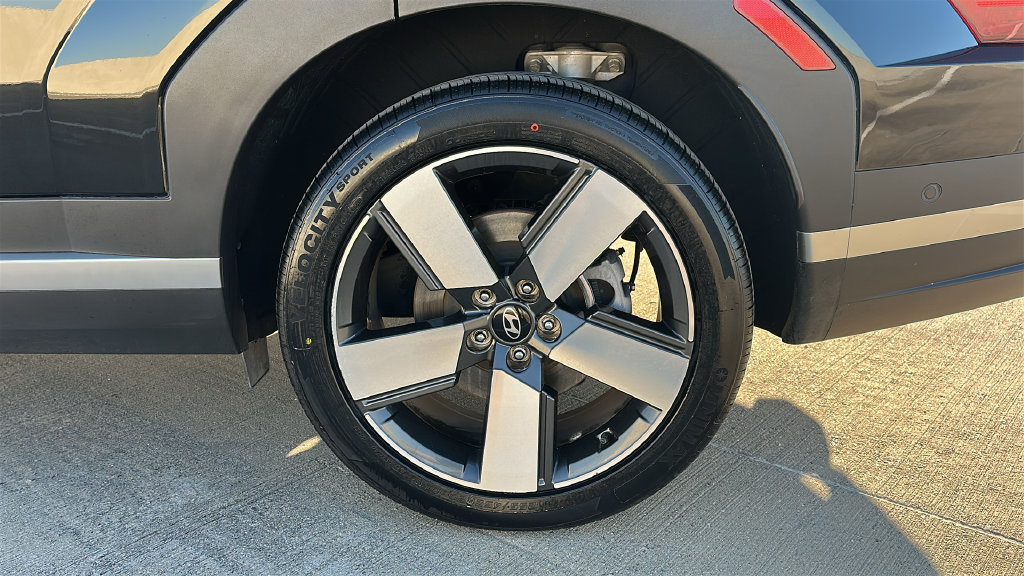 Certified 2024 Hyundai Santa Fe Limited FWD image 18