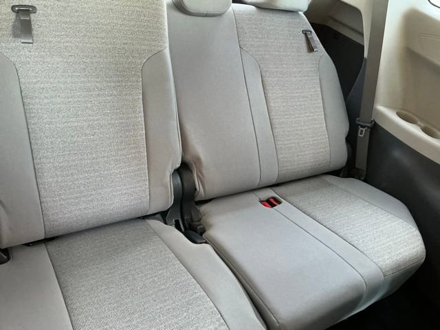 Used 2022 Toyota Sienna LE FWD image 15