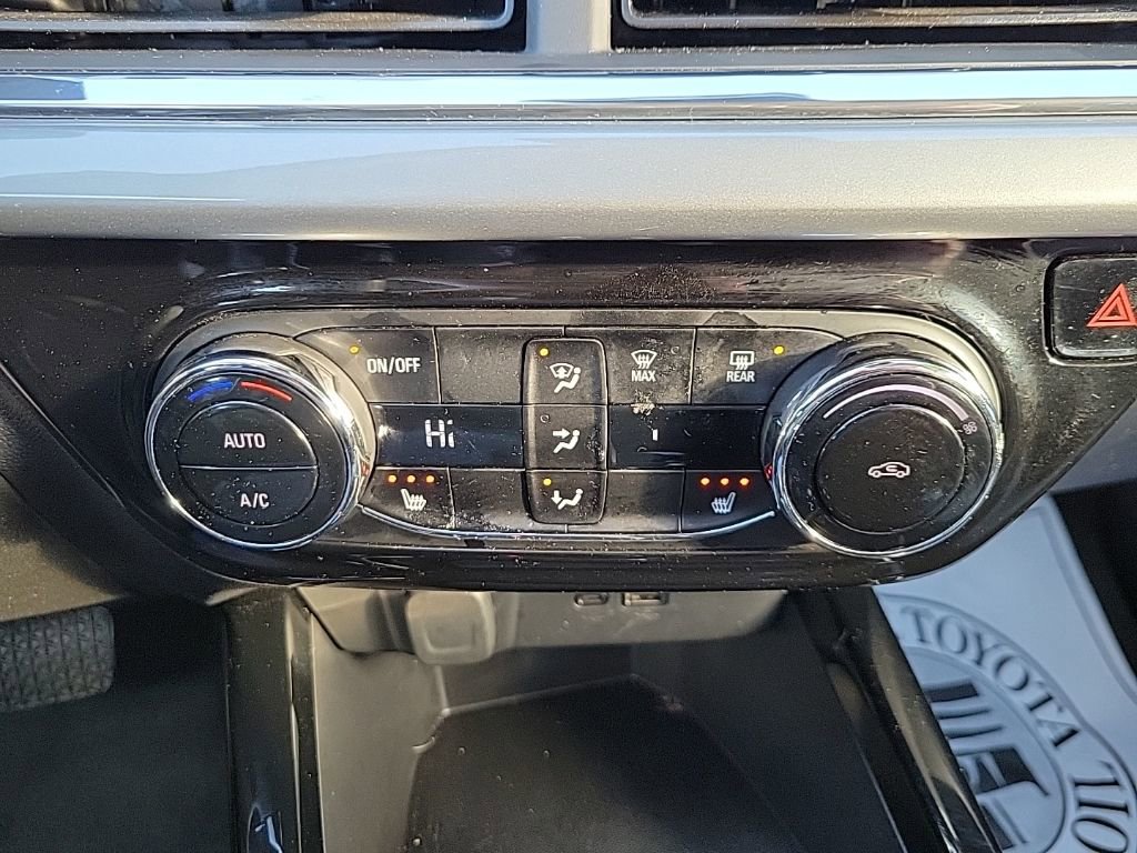 Used 2025 Chevrolet Trax LT w/ LT Convenience Package image 21