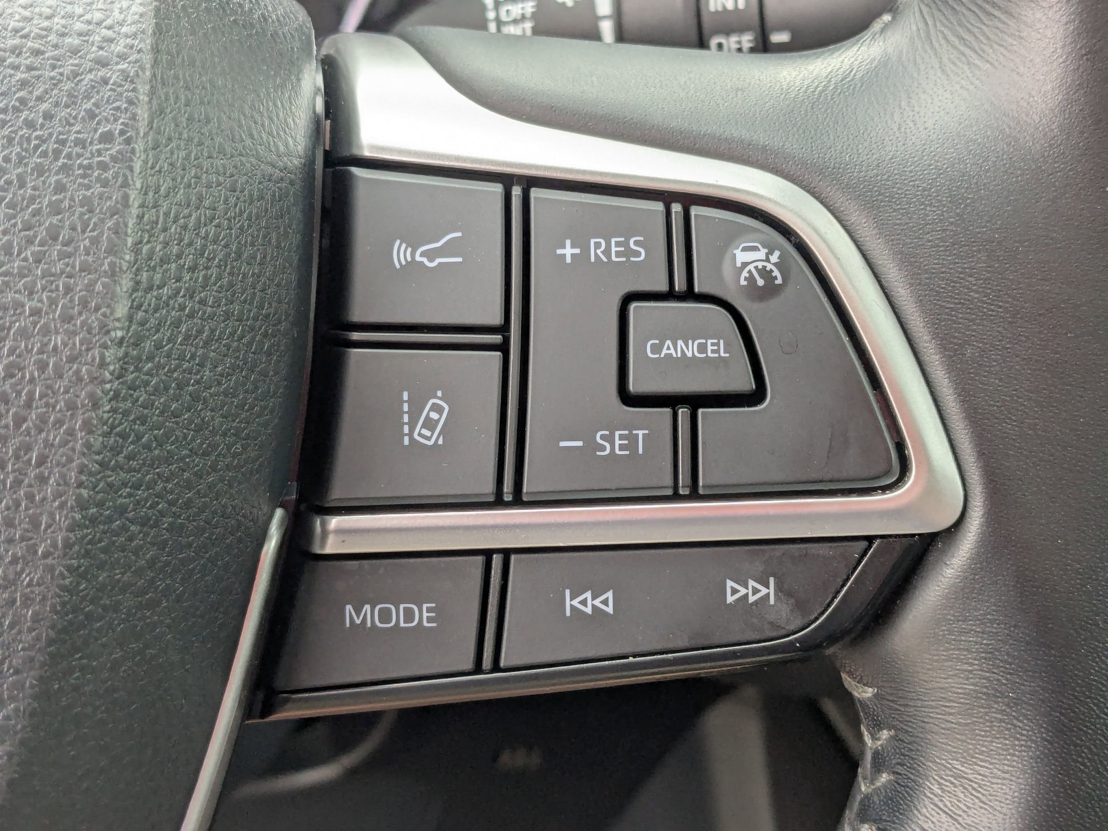 Used 2022 Toyota Highlander XLE image 19