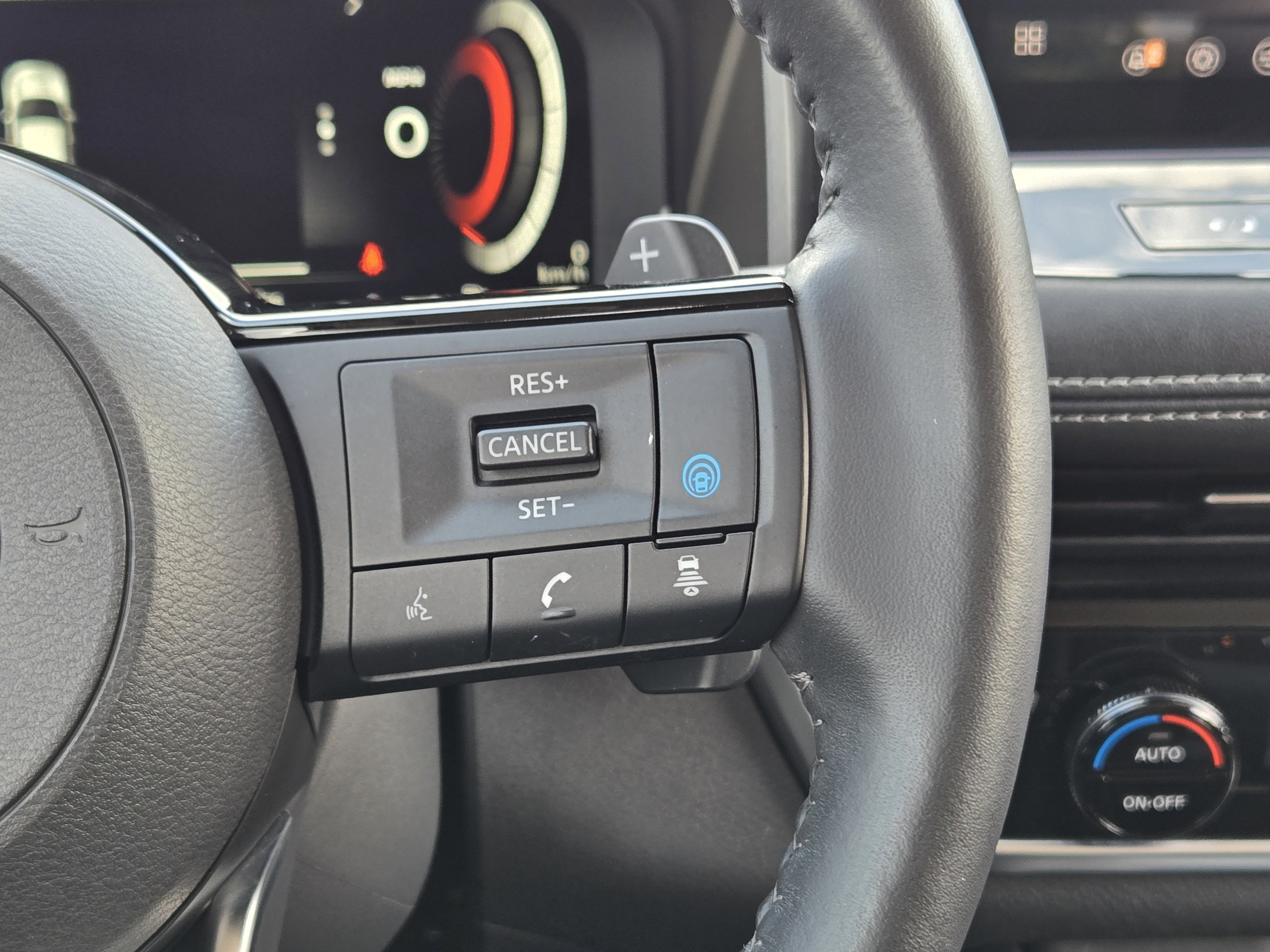 Used 2024 Nissan Rogue SL image 28