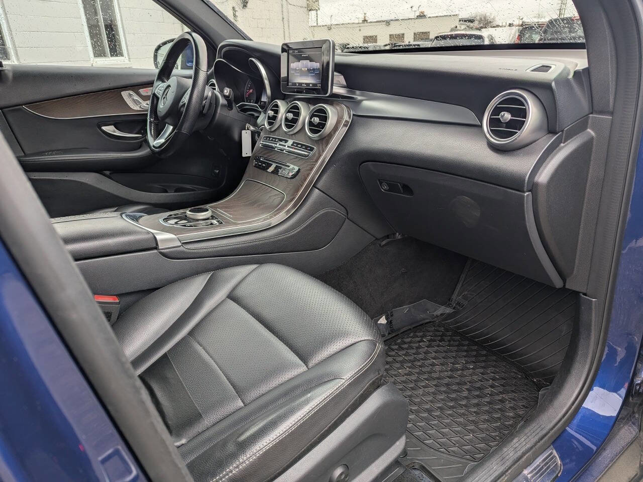 Used 2019 Mercedes-Benz GLC 300 4MATIC image 10