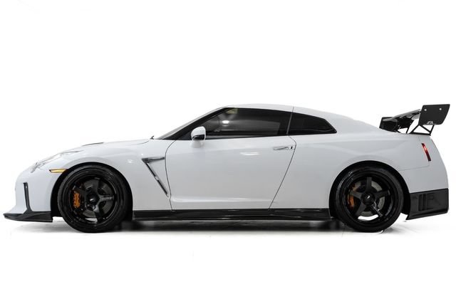 Used 2016 Nissan GT-R Black Edition AWD/4WD image 9