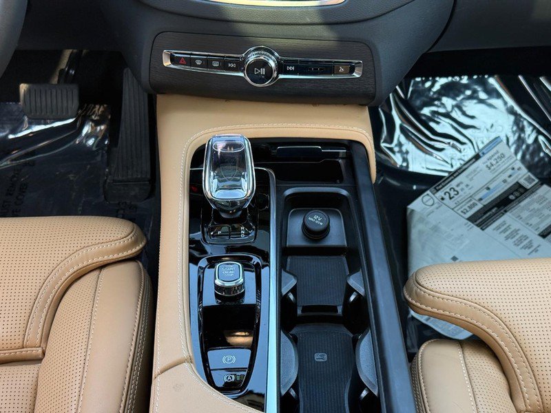 Used 2024 Volvo XC90 B6 Ultimate w/ Protection Package AWD/4WD image 16