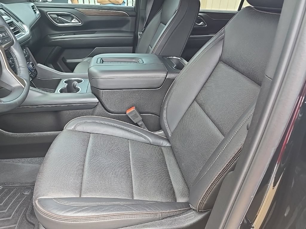 Used 2024 Chevrolet Suburban High Country AWD/4WD image 13