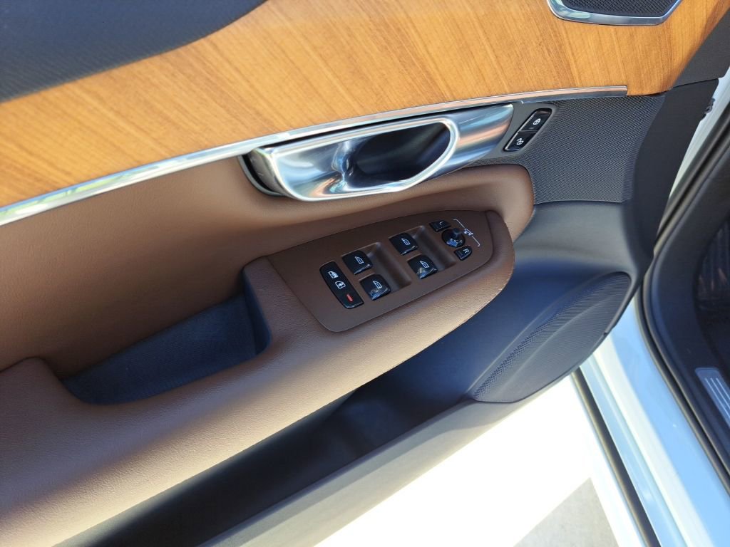 Used 2023 Volvo XC90 B6 Plus w/ Protection Package Premier image 15