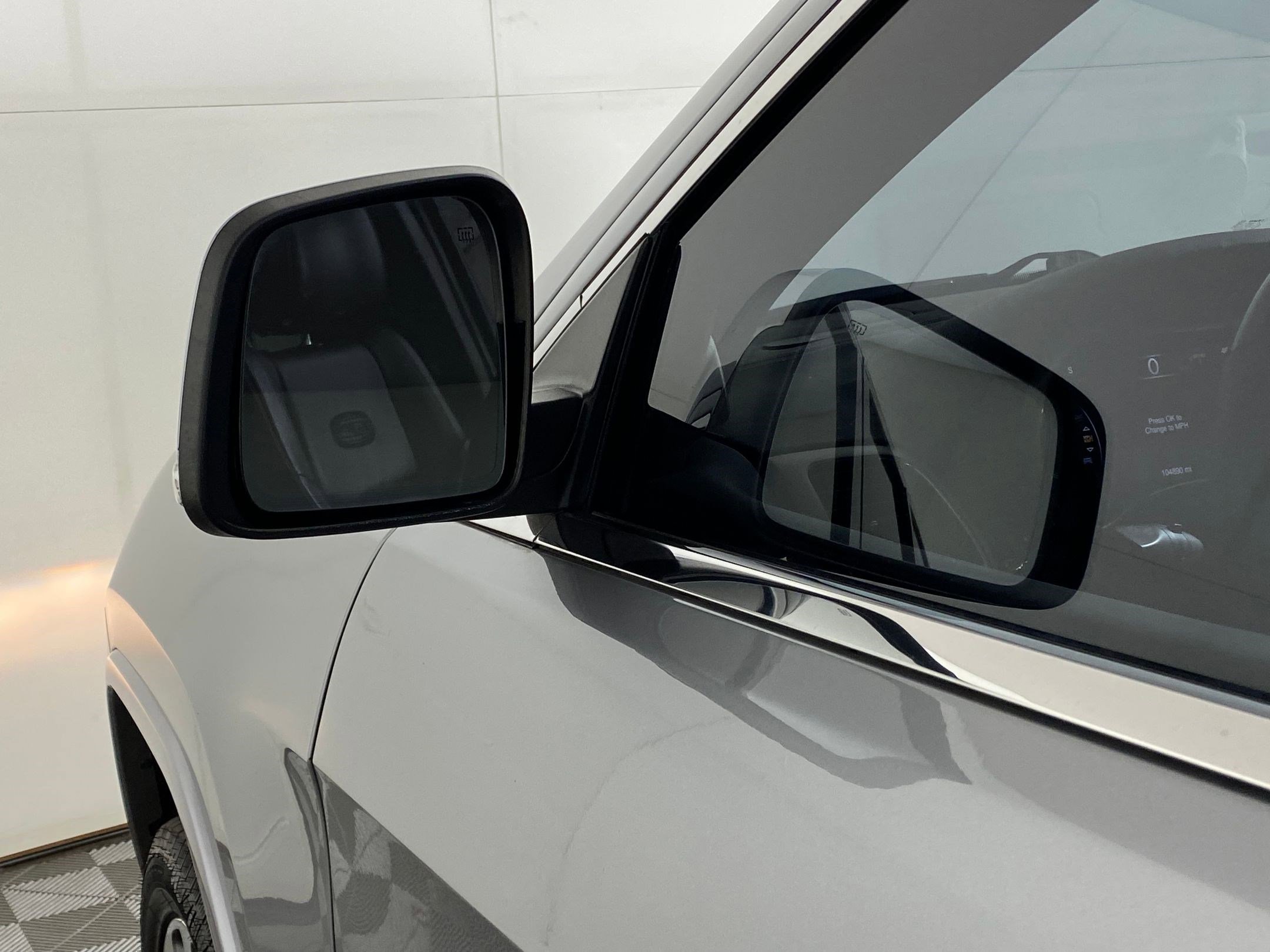 Used 2015 Jeep Grand Cherokee Overland image 23