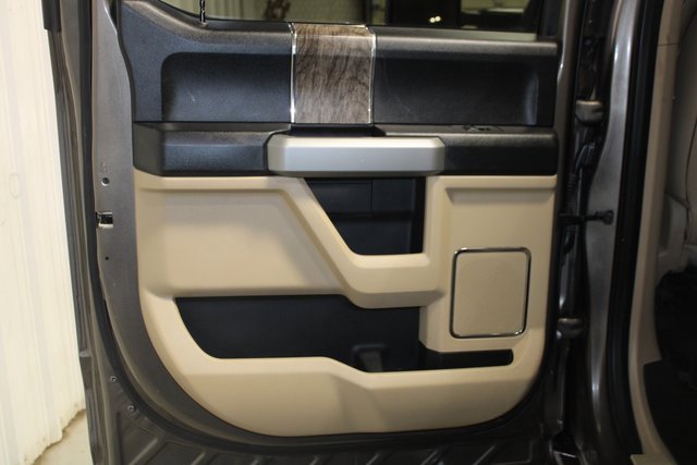 Used 2019 Ford F250 Lariat w/ Chrome Package image 17