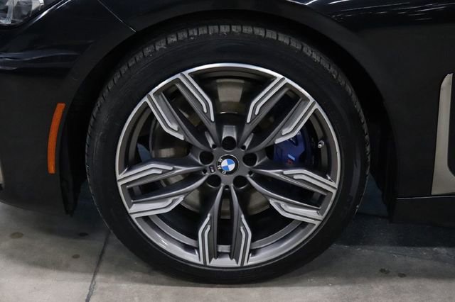 Used 2021 BMW M760i xDrive w/ Luxury Rear Seating Package image 34