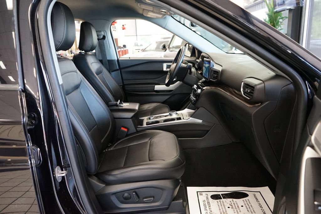 Used 2023 Ford Explorer Limited w/ Equipment Group 301A AWD/4WD image 44